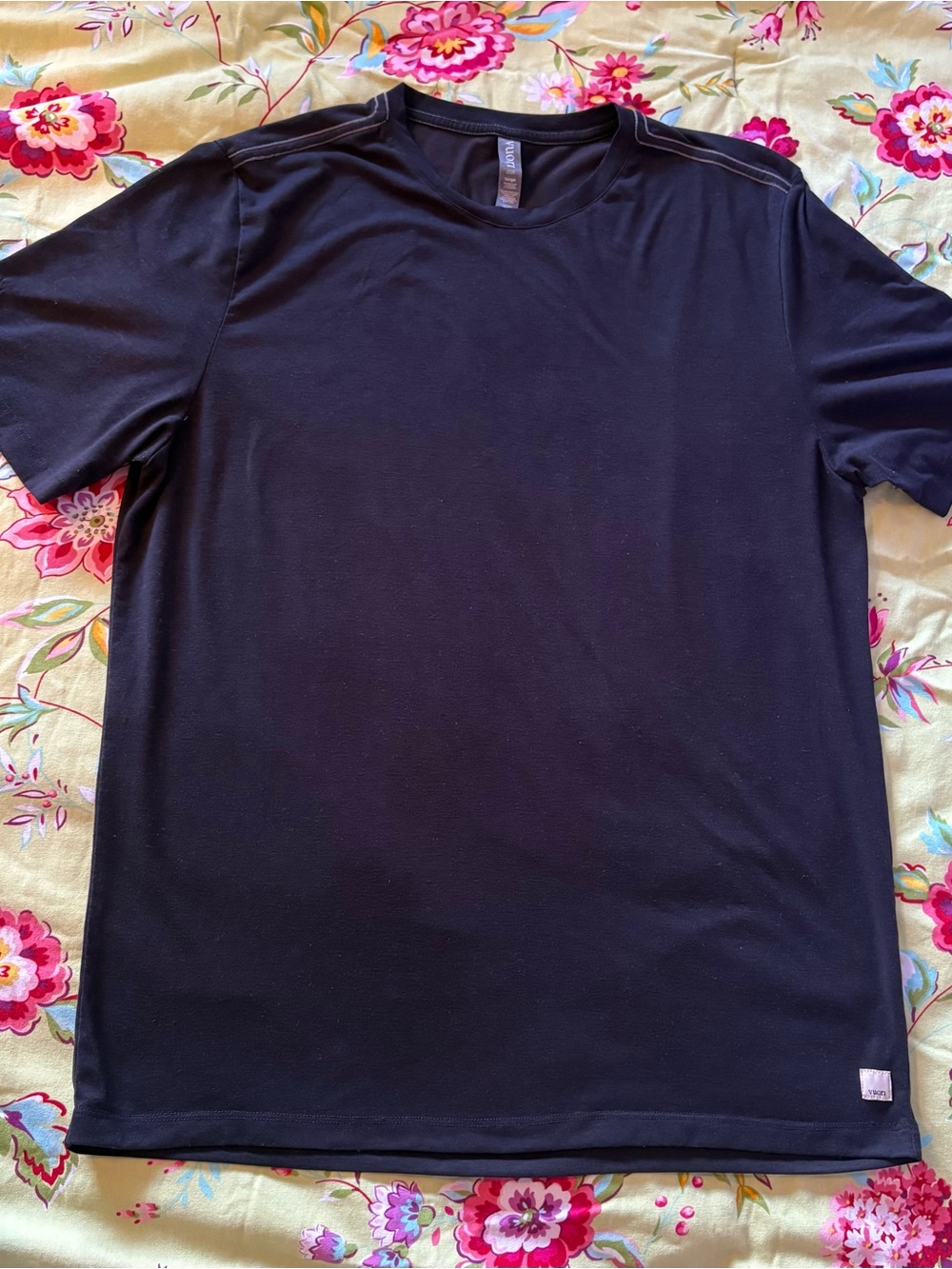 Vuori V195 Current Tech black performance tee t-shirt large 26x22 EUC